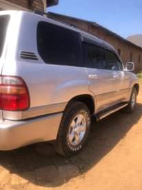 A picture of LAND CRUISER V6