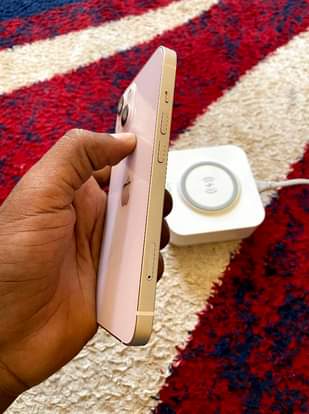 A picture of Iphone 13 plain