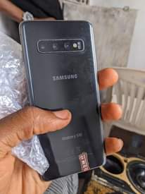 A picture of Samsung s10
