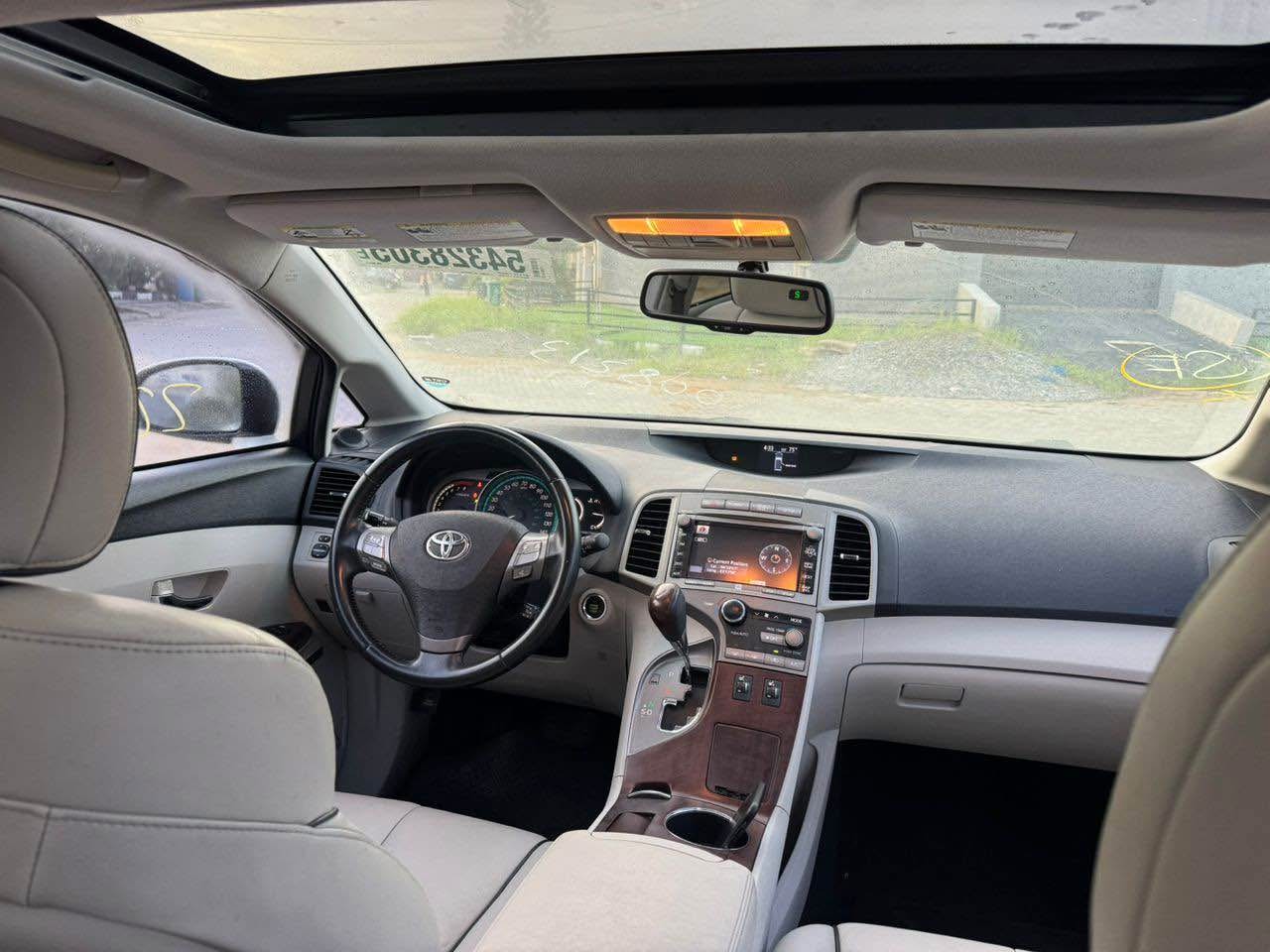 A picture of TOYOTA VENZA 2010