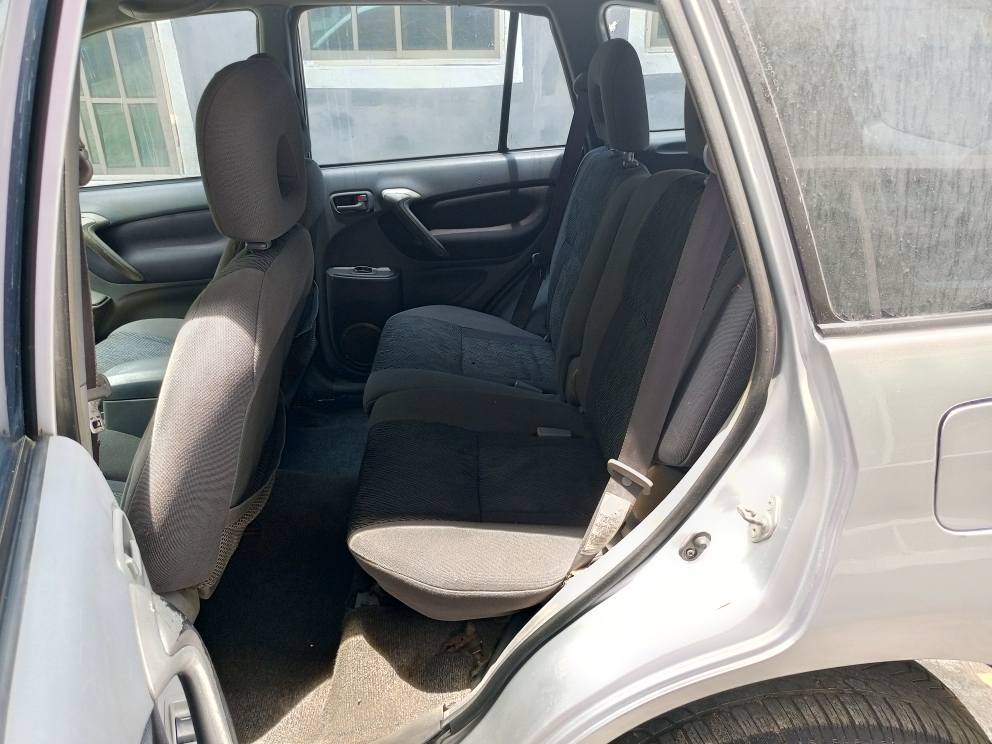 A picture of Toyota RAV4 2004 05