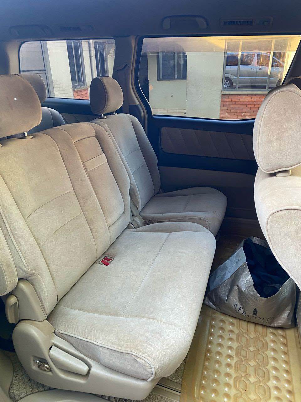 A picture of ALPHARD SILVER 2002 14m