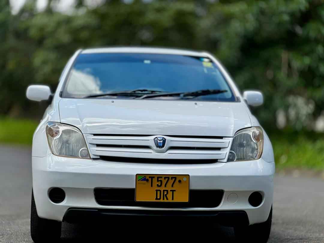 A picture of Toyota I S T 13 500 000