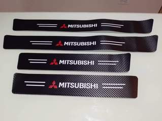 A picture of Pisaderas topes y protector de manijas Mitsubishi