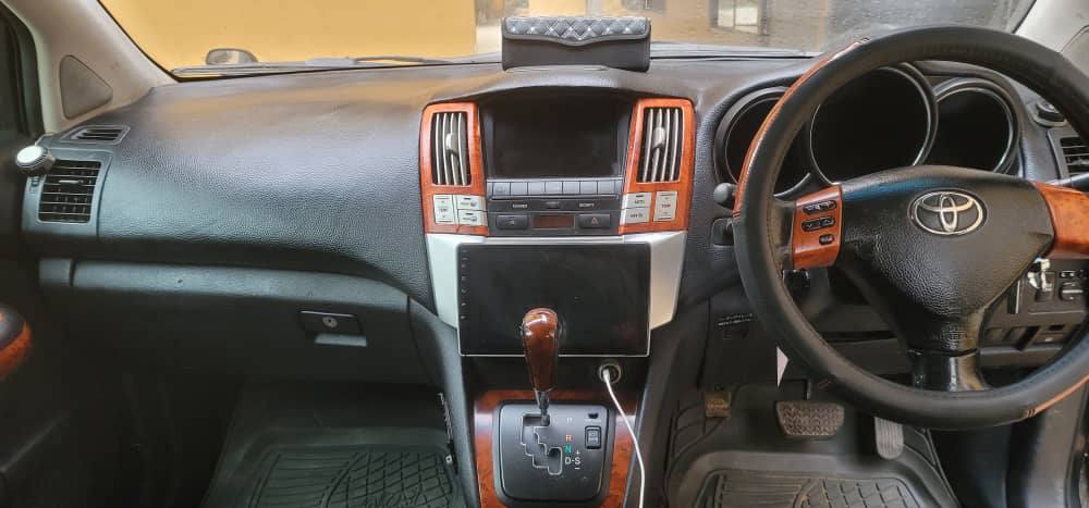 A picture of TOYOTA HARRIER 
