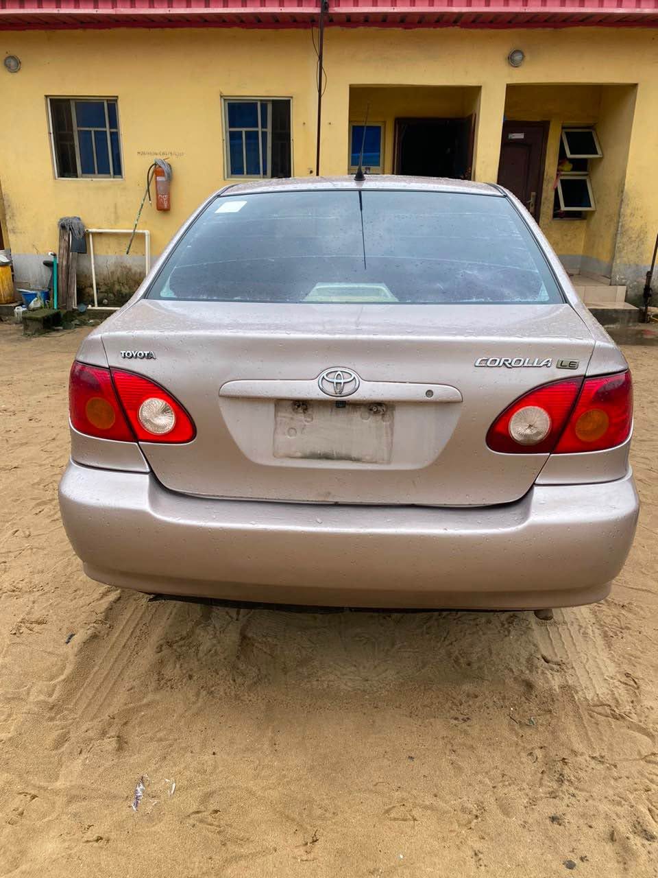 A picture of Toyota Corolla 04