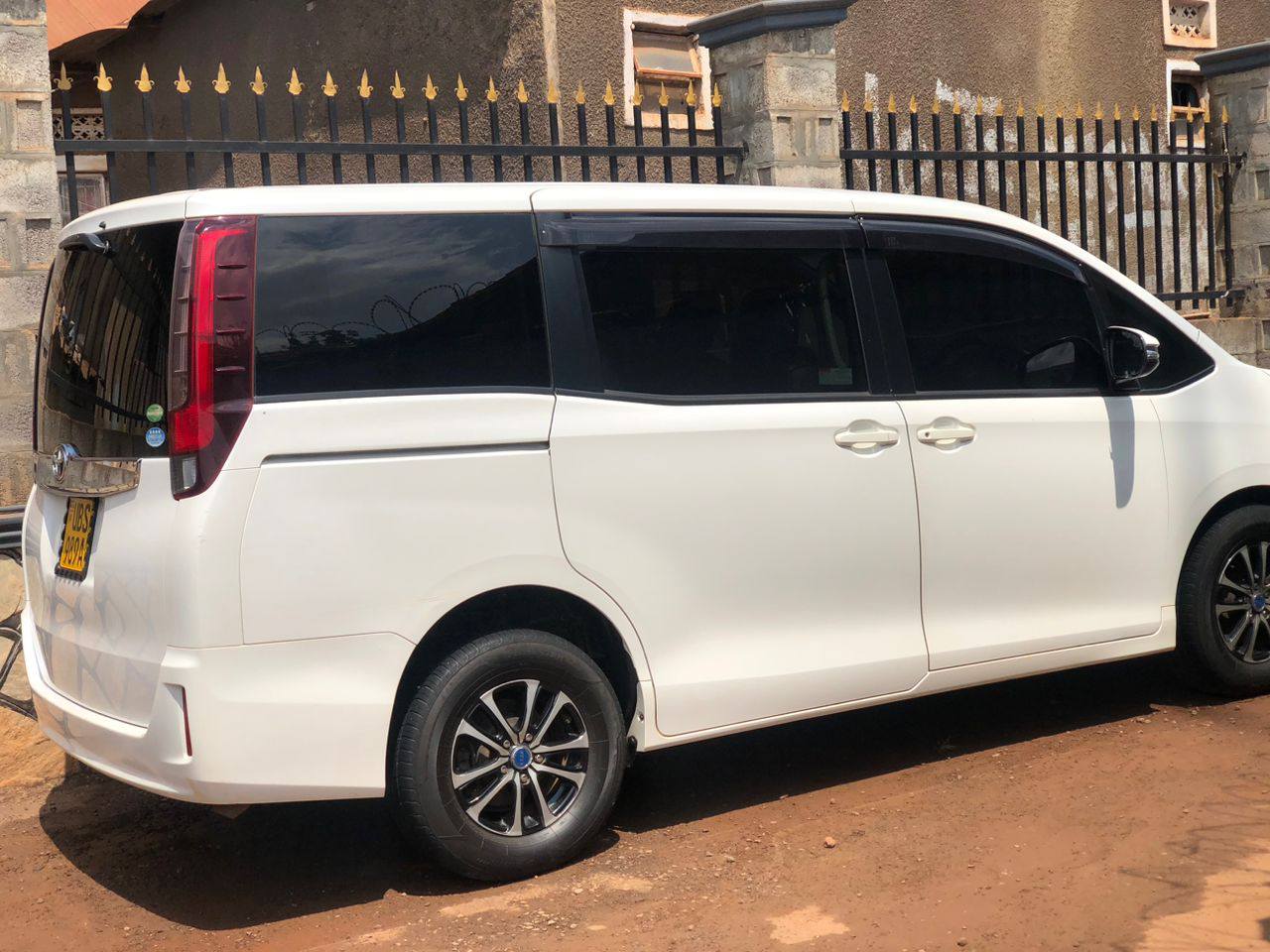 A picture of Toyota Noah
