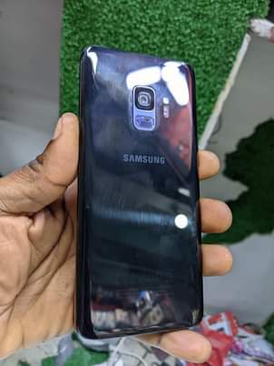A picture of Samsung s9 plain gb 64