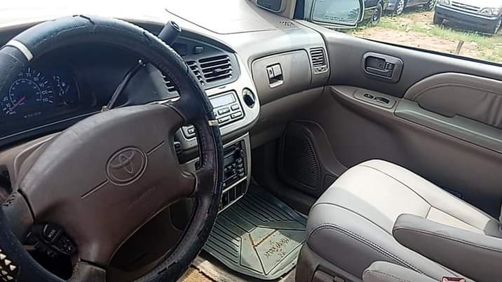 A picture of Toyota siennia
