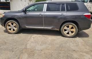 A picture of Registered Toyota Highlander Limited Thumstart 2011 Model