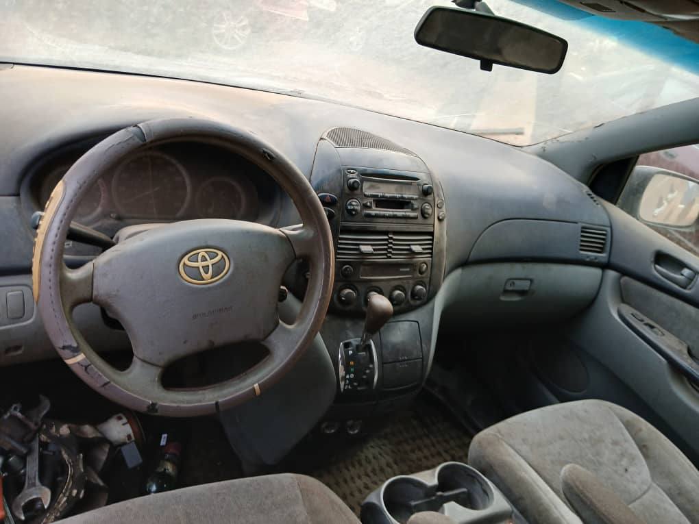 A picture of 04 Sienna