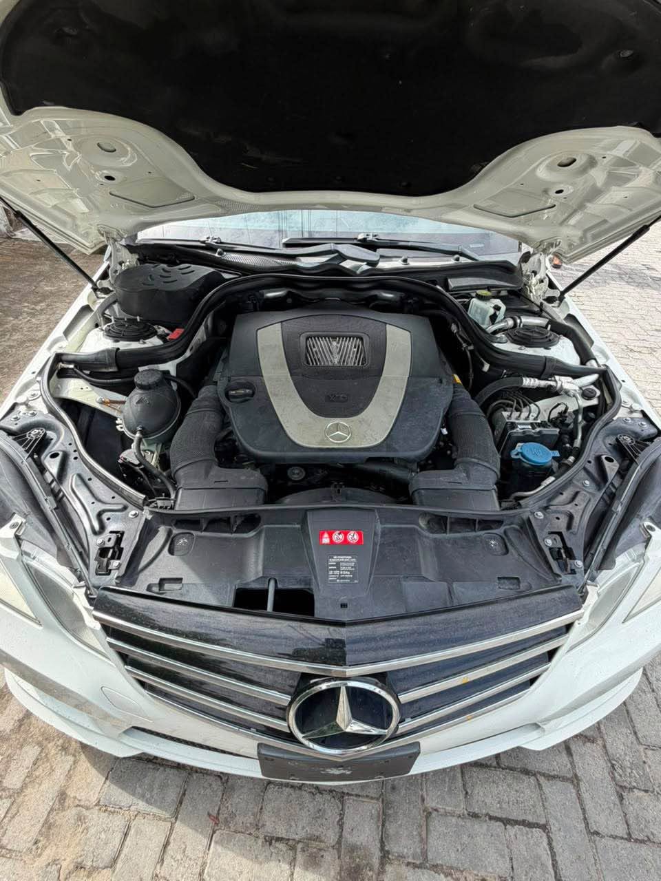 A picture of E350 Mercedes Benz
