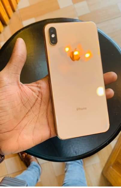 A picture of Iphone xs max