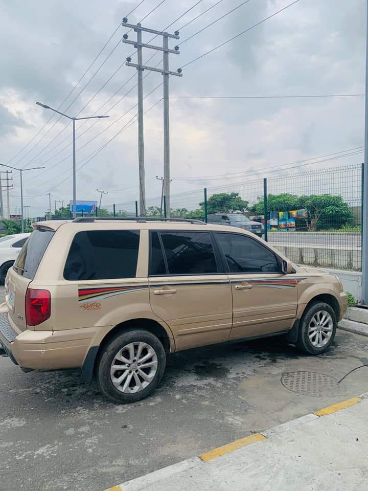 A picture of 05 05 Honda pilot