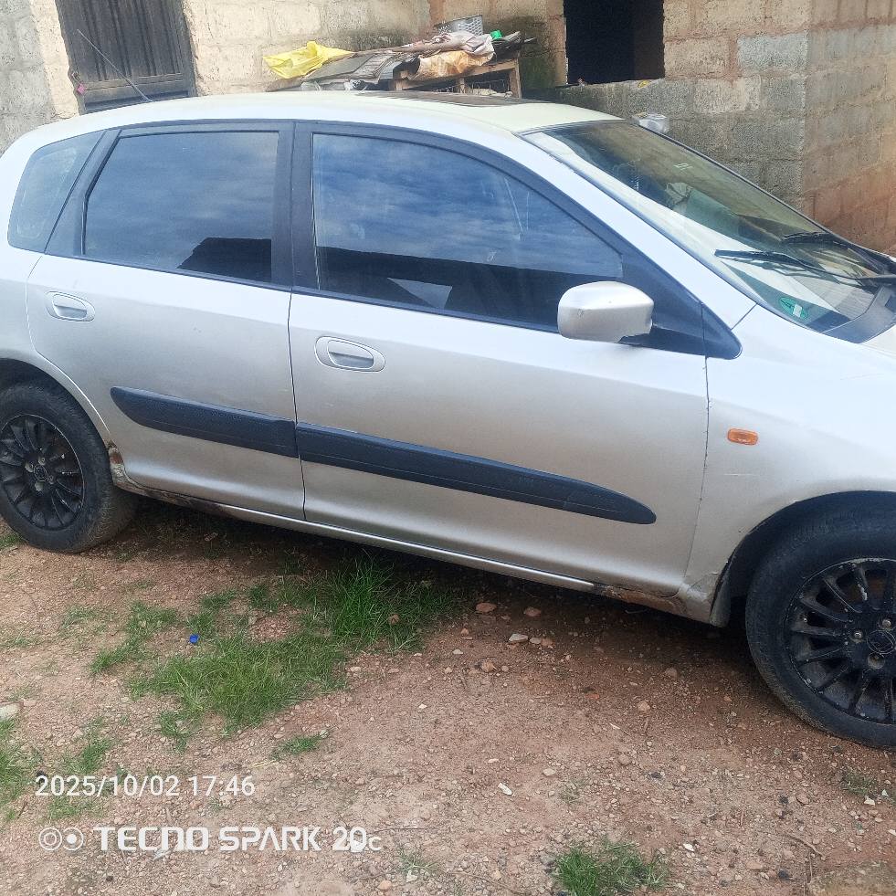 A picture of Clean Honda Civic manual gear