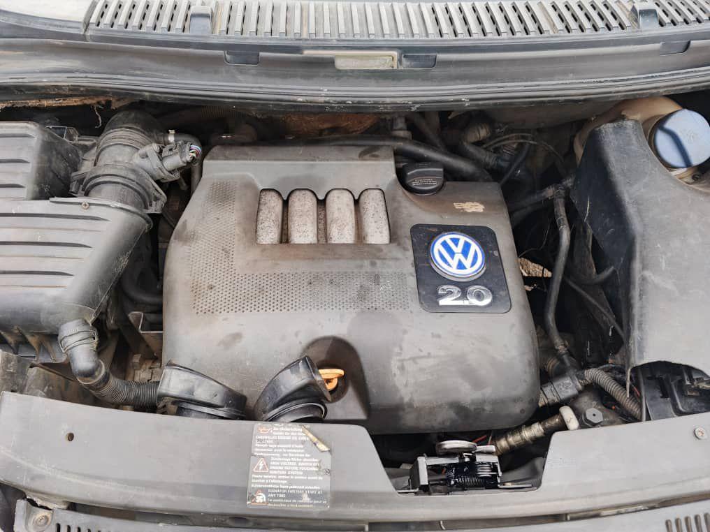 A picture of 2005 Volkswagen sharon