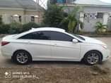 A picture of Hyundai Sonata 2013