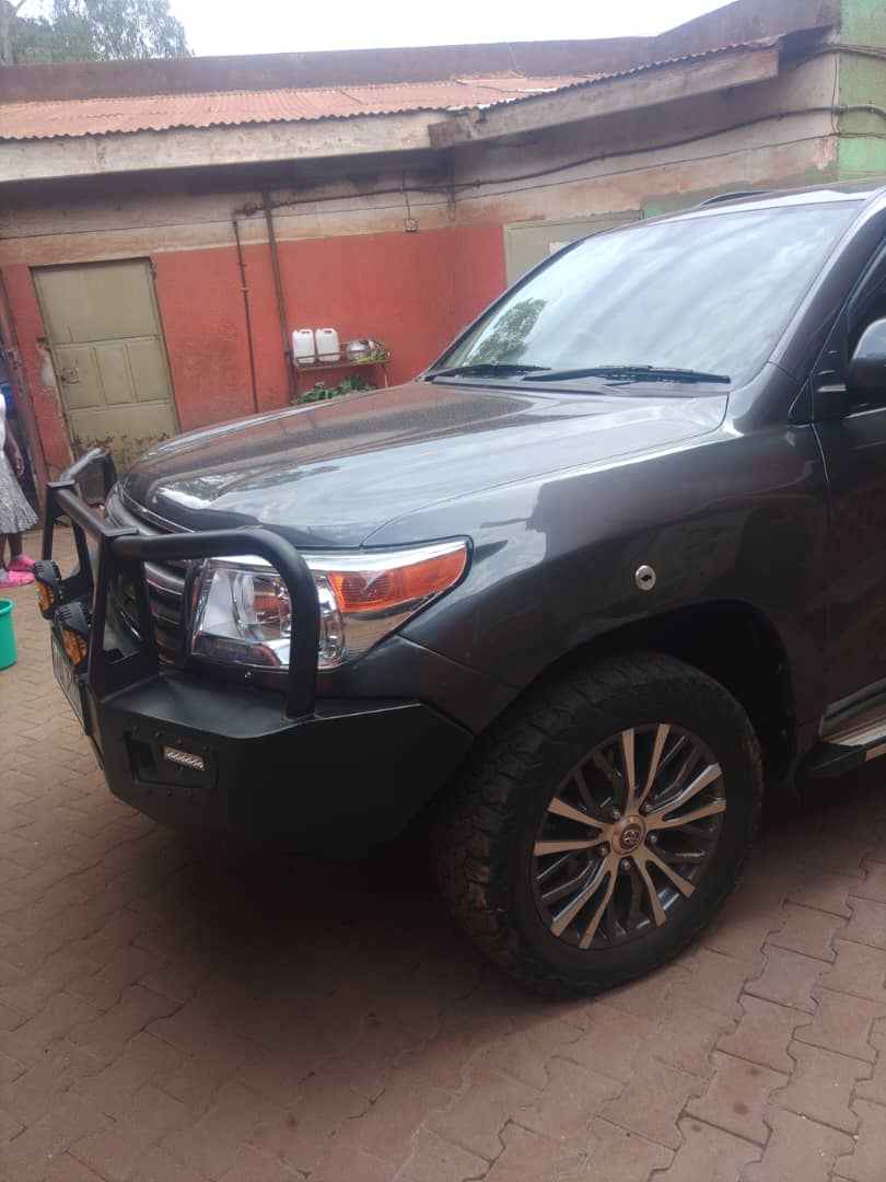 A picture of TOYOTA LAND CRUISER V8 2010 DIESEL MANUAL TRANSMISSION UGx 130M