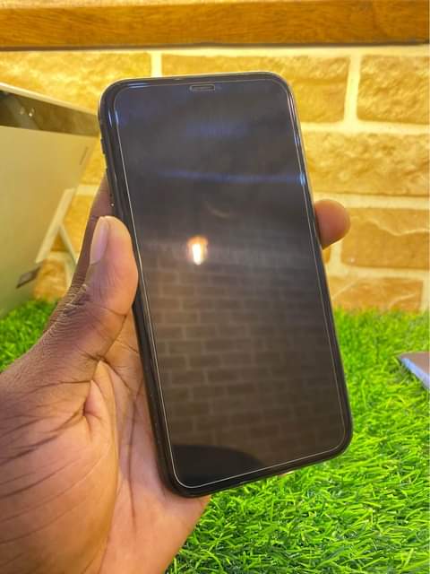 A picture of IPHONE XR