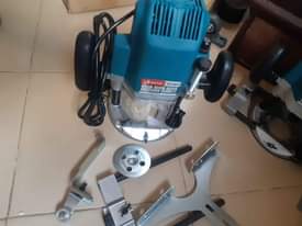 A picture of Wood router and 15 pcs of routers bits set