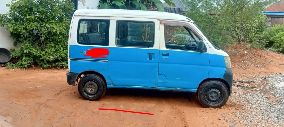 A picture of Hijet mini bus