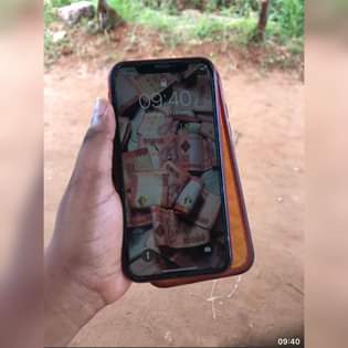 A picture of Iphone xr