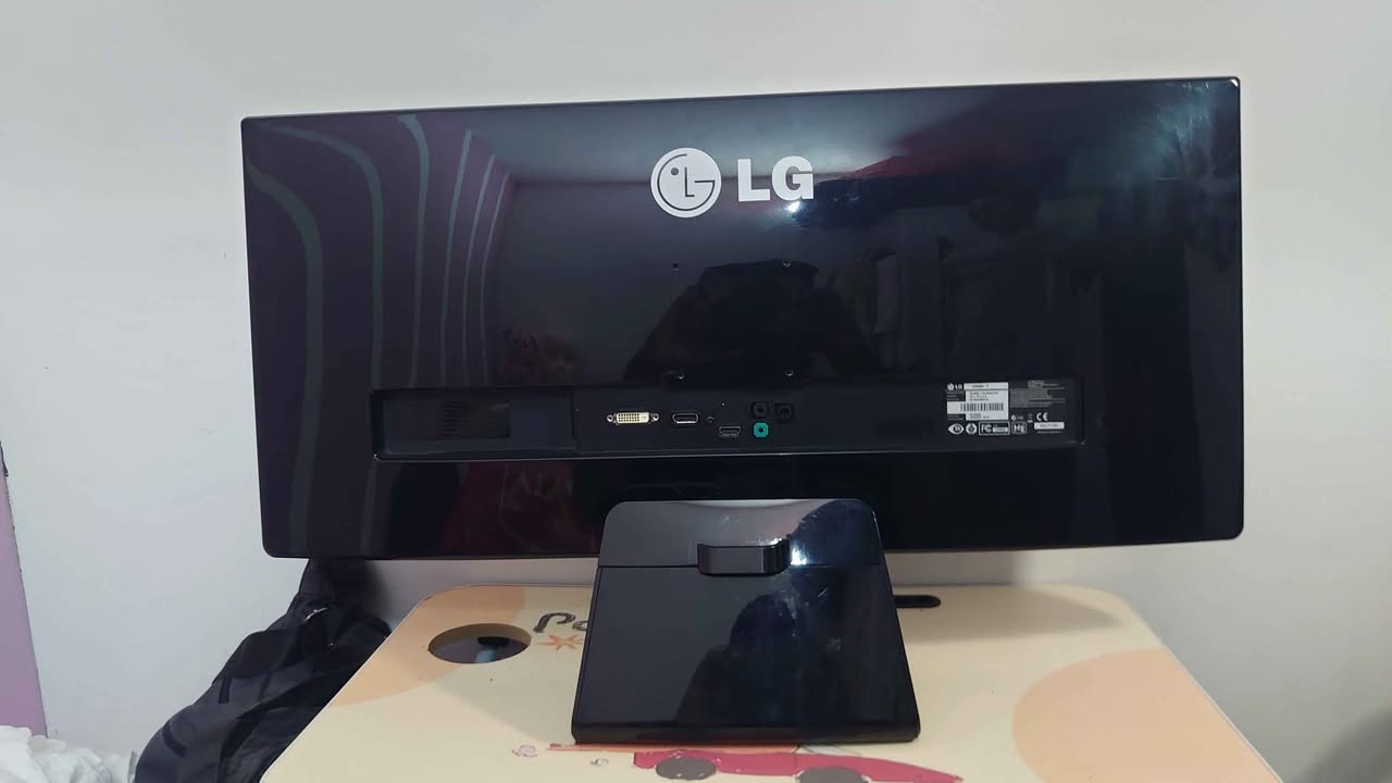 A picture of LG 29 UM65 LED MONITOR 29 inches wide