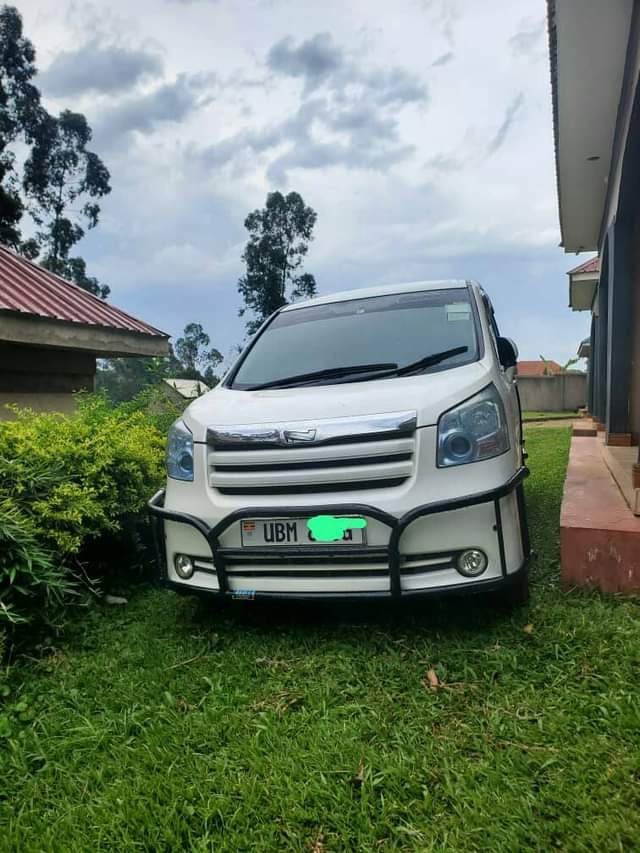 A picture of Toyota Noah