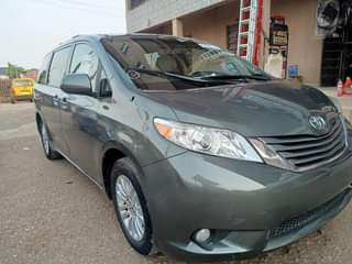 A picture of 2013 Toyota Sienna Toks