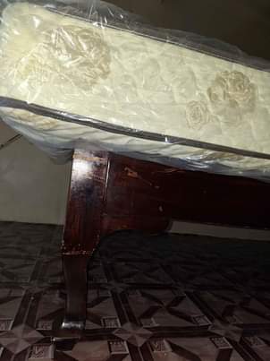 queen size bed