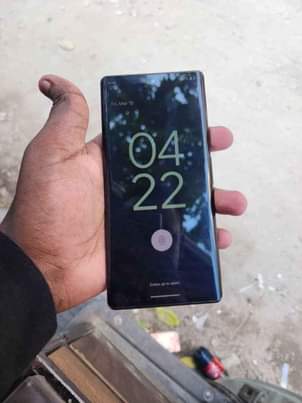 A picture of Google pixel 6 pro 128gb used small Dot clean sana
