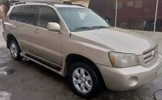 A picture of Neatly Used 2005 Model Toyota Highlander Needs small body work