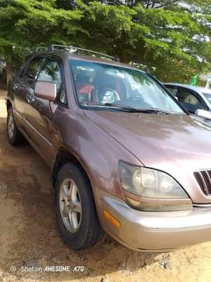 A picture of 2001 LEXUS RX 300 BEAUTIFUL INSIDE OUTSIDE