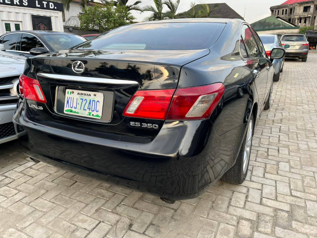 A picture of Lexus es350