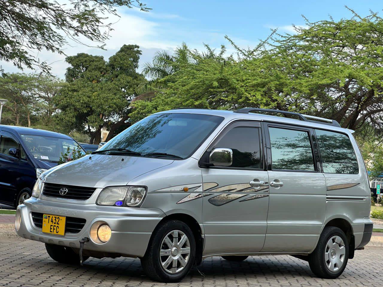 A picture of TOYOTA NOAH SR40