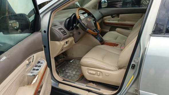 A picture of Lexus RX330 used Buy and drive Price 6M WhatsApp 07062999437