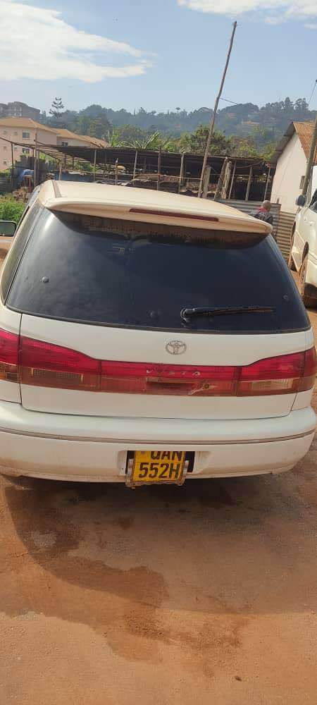 A picture of Toyota vista ardeo 6.5m