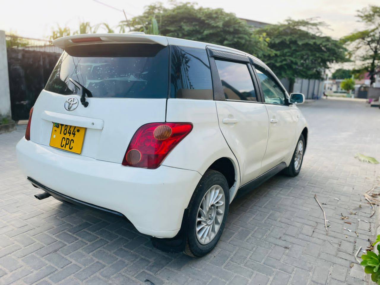 A picture of TOYOTA IST 