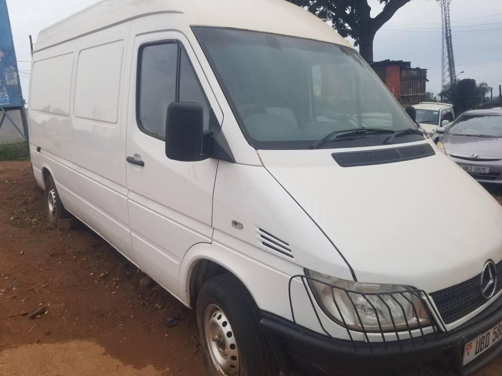 A picture of BENZ CAGO VAN 48M CALL 0701488581 WHATS APP 0776417404