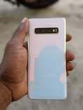 A picture of Samsung s10