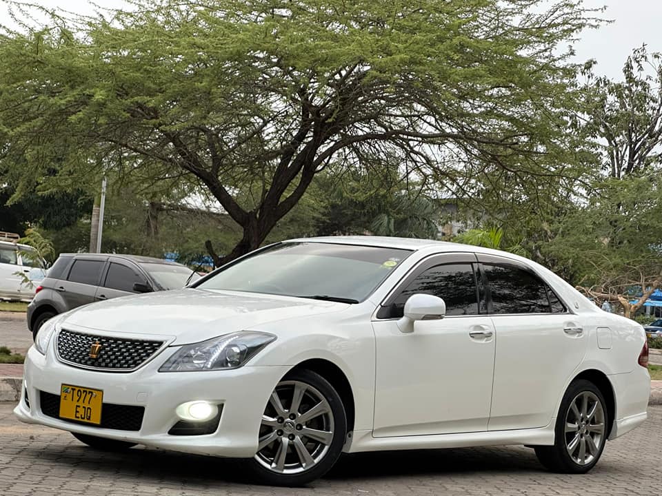 A picture of TOYOTA CROWN ATHLETE 