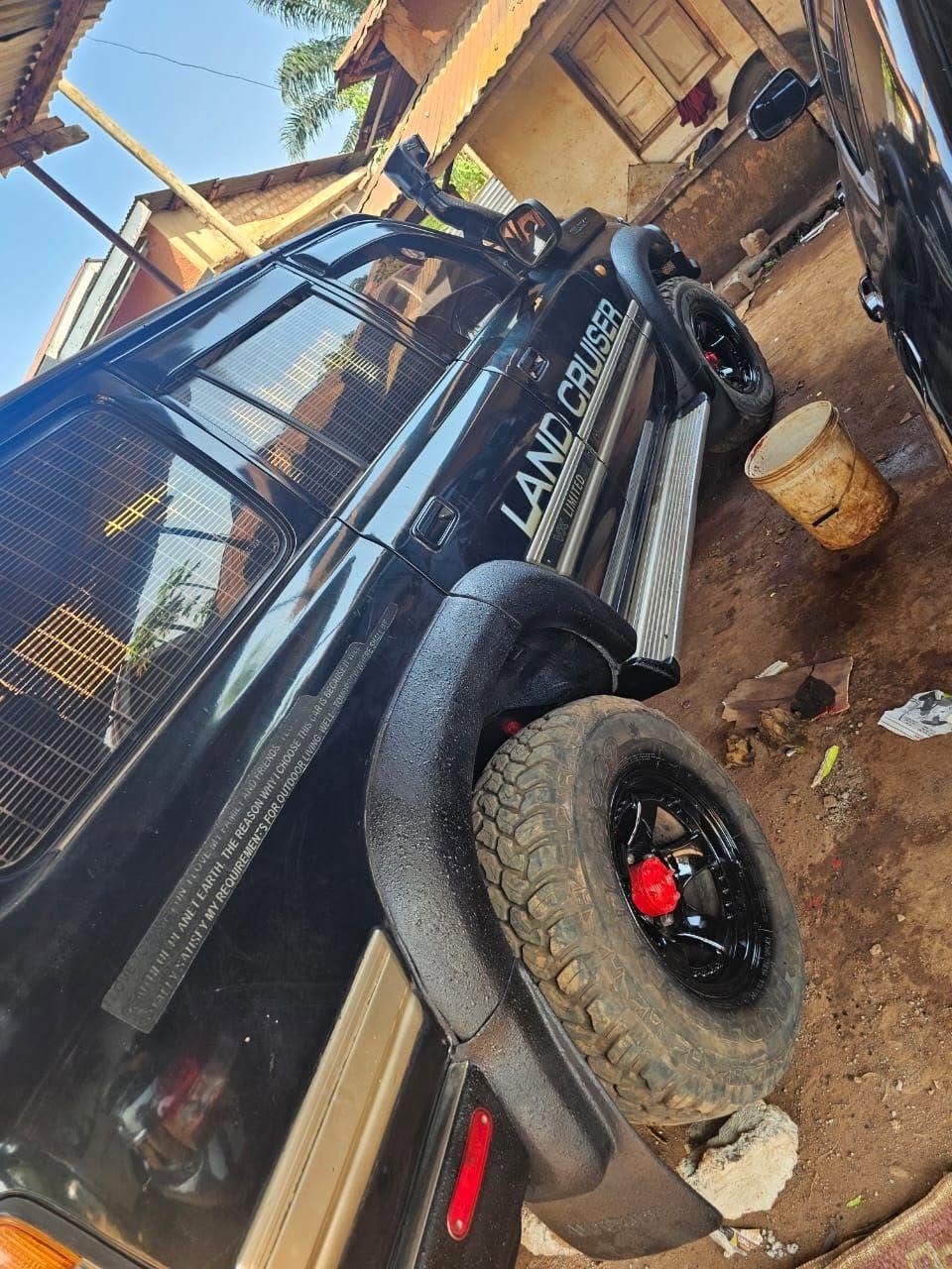 A picture of 2000 Toyota landcruiser