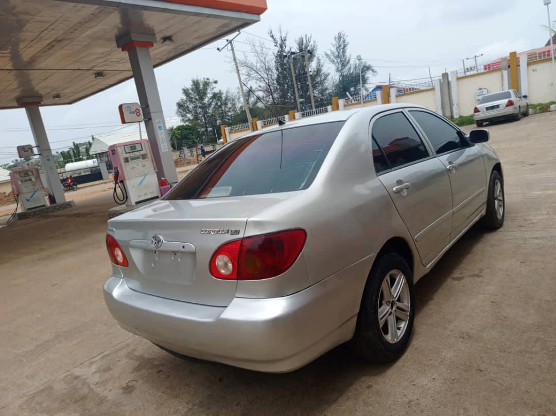 A picture of  A super clean Toyota Corolla LE 2004 model with