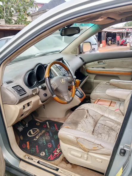 A picture of Lexus 330 10 pin