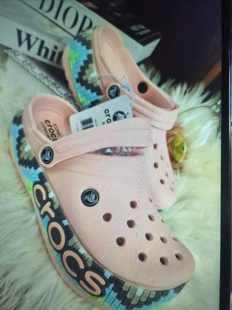 crocs