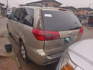 A picture of  2004 Toyota Sienna Manual Drive 