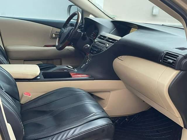 A picture of Few months registered 2010 Rx350 pure first body Tokunbo standard