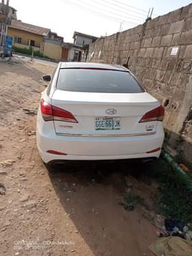 A picture of Super clean 2014 Hyundai i40 pure firstbody pan untouched Engine