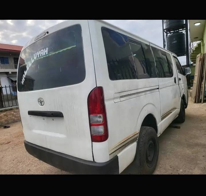 A picture of Toyota hummer h1