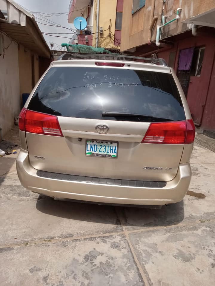 A picture of 2005 Toyota Sienna used Dealer Market